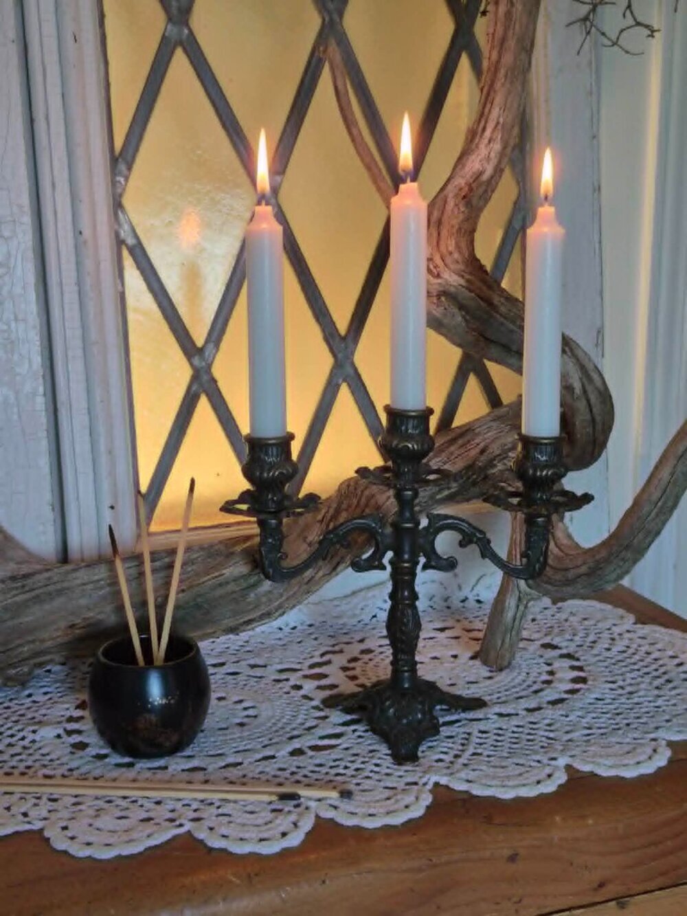 Beyond Midnight π¦π§ββοΈ Vintage Brass 3 Arms Candlestick Holder - Picture 7 of 13